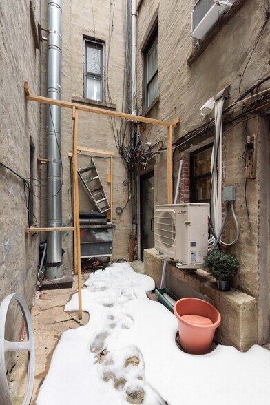 More Photos Of 251-253 Metropolitan Ave, Brooklyn Apartments For Lease