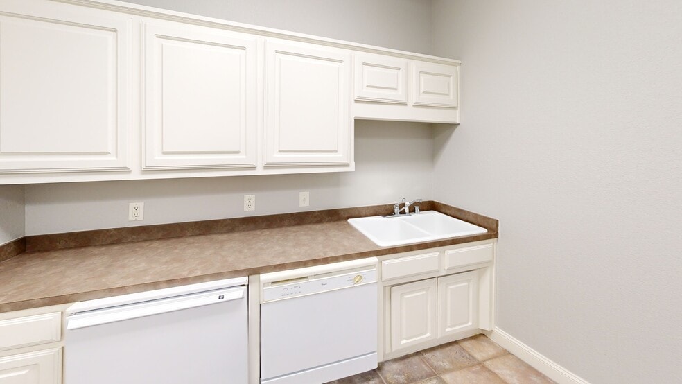 More Photos Of 105 SE 22nd St, Bentonville Office For Lease