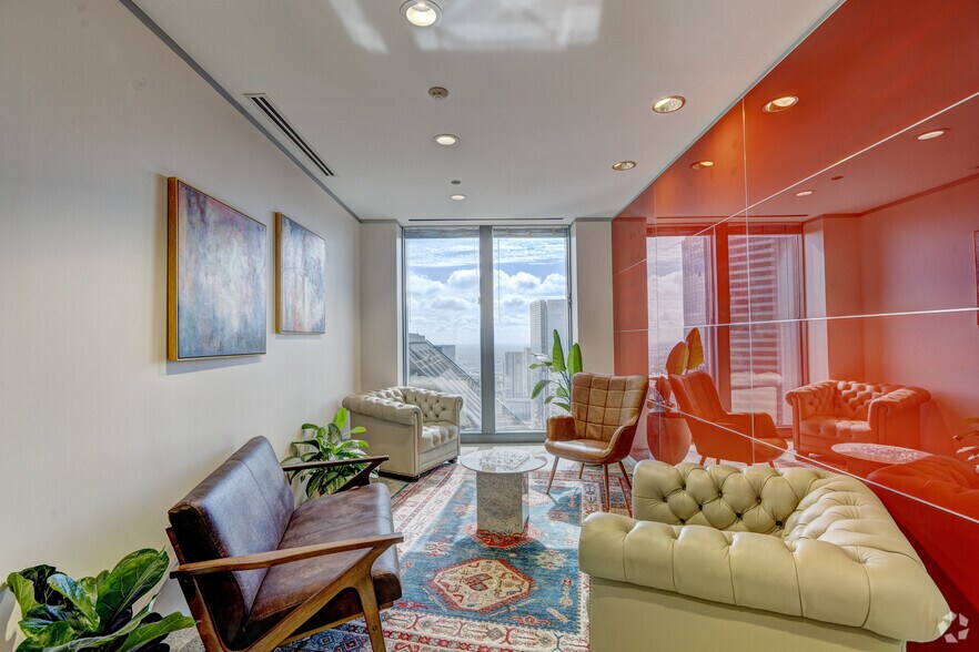 More Photos Of 700 Louisiana St, Houston Coworking Space