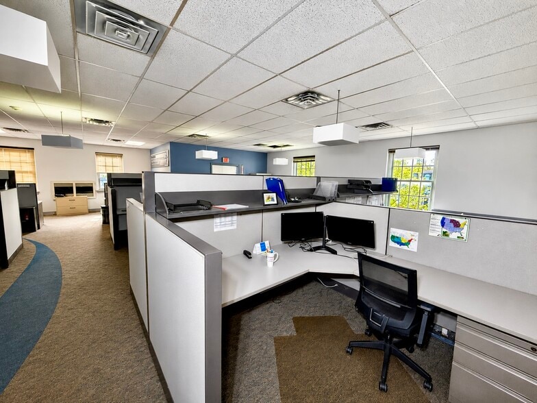 More Photos Of 102 Washington St, Manlius Office For Sale