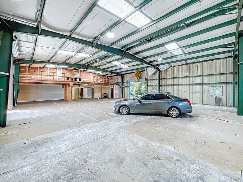 More Photos Of 112 N Mulrennan Rd, Valrico Warehouse For Sale