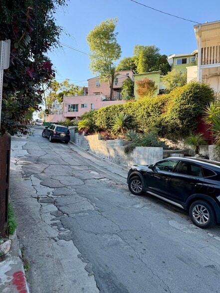 More Photos Of 3901 De Longpre Ave, Los Angeles Apartments For Sale