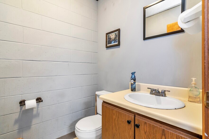 More Photos Of 1794 Bridge St, Dracut Storefront For Sale