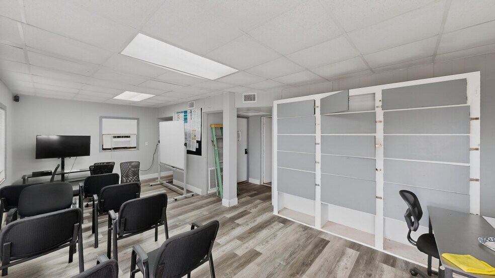 More Photos Of 515-519 18th St, Orlando Warehouse For Lease