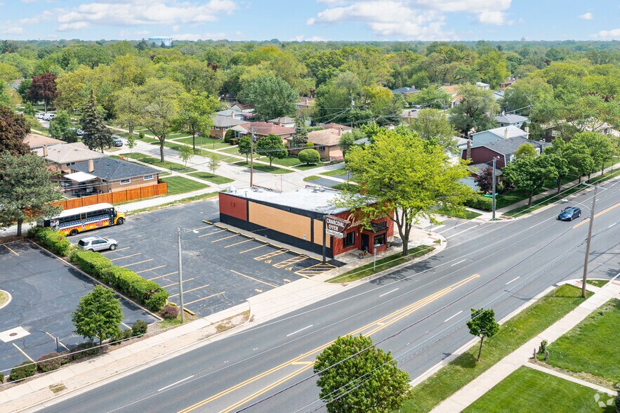 More Photos Of 4400 Golf Rd, Skokie Restaurant For Sale
