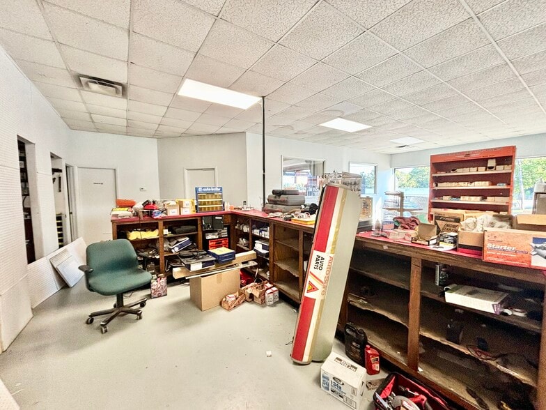 More Photos Of 57 W Oak St, Mc Rae Helena Auto Repair For Sale