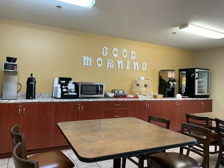 More Photos Of 1000 S Grange Ave, Sioux Falls Hotel For Sale