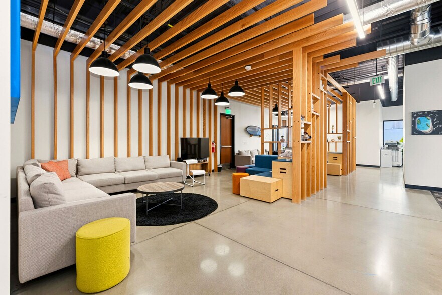 More Photos Of 2100 W Pleasant Grove Blvd, Pleasant Grove Office For Lease