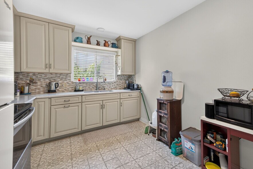 More Photos Of 1459 Stanley Ave, Glendale Apartments For Sale
