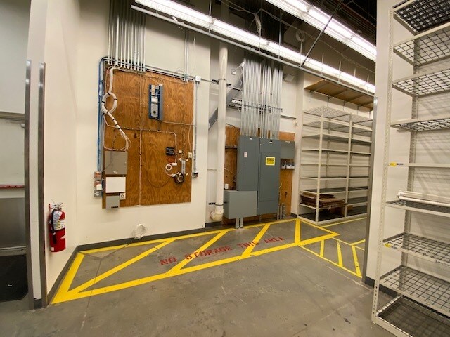 More Photos Of 4201 Elmore Ave, Davenport Unknown For Lease