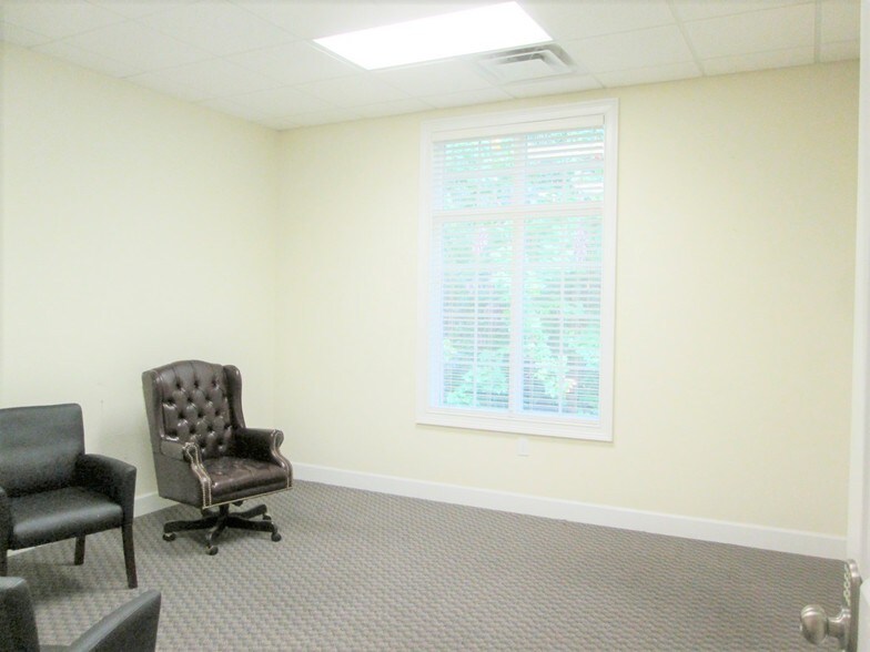 More Photos Of 4568 Lawrenceville Hwy NW, Lilburn Office For Sale