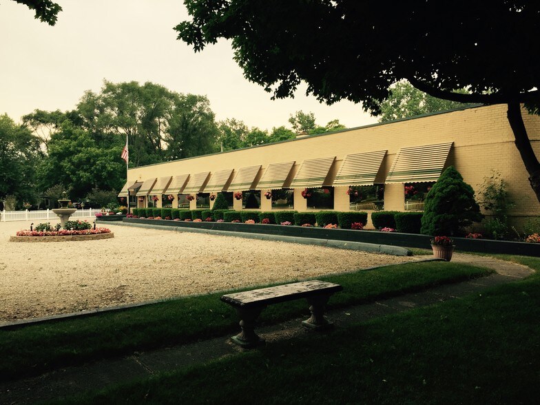 More Photos Of 56495 Grand River Ave, New Hudson Warehouse For Lease