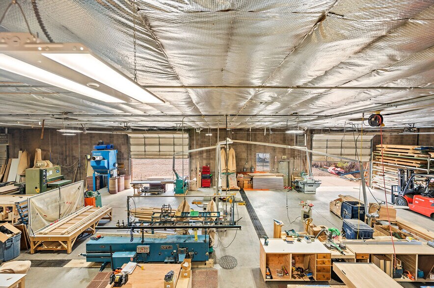 More Photos Of 2005 CR 319, Rifle Warehouse For Lease