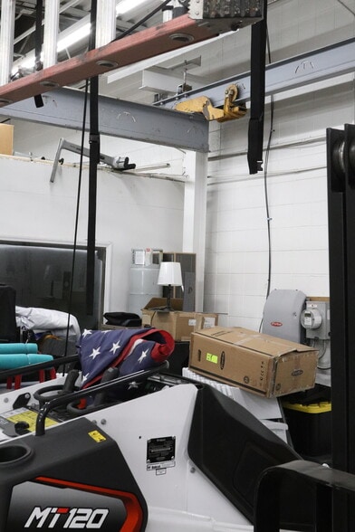 More Photos Of 4583 American Road rd, Rockford Flex For Lease