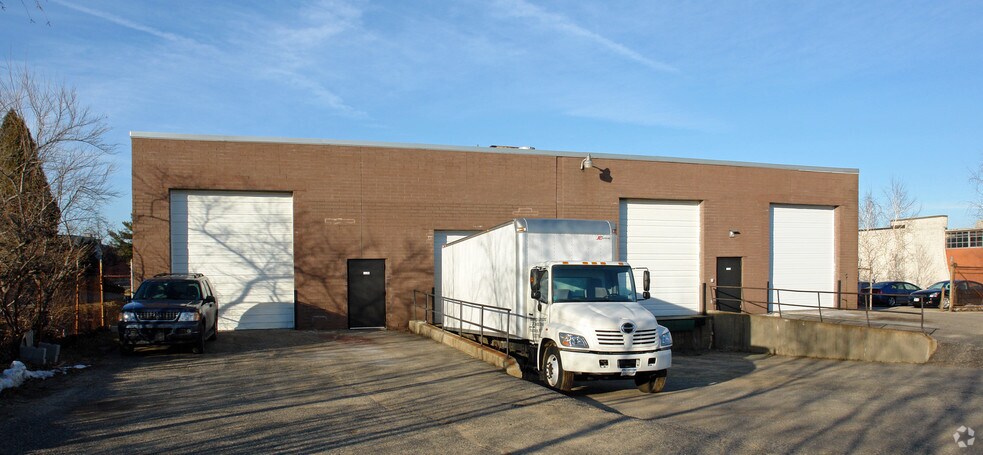 More Photos Of 35 Davids Dr, Hauppauge Warehouse For Lease