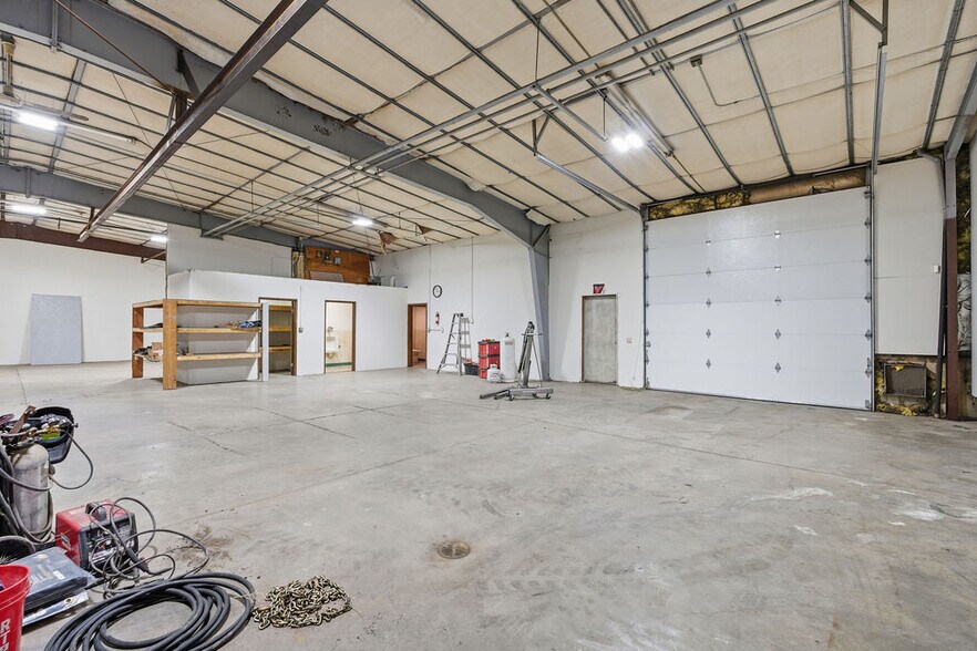 More Photos Of 5823 N Florida St, Spokane Manufacturing For Lease