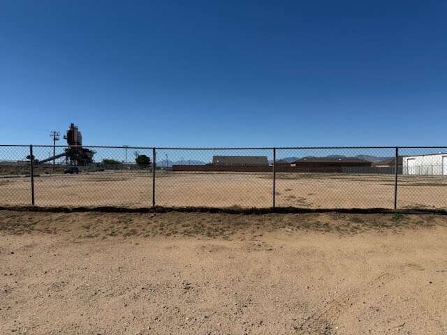More Photos Of 19331-19441 Neuralia Rd, California City Warehouse For Sale