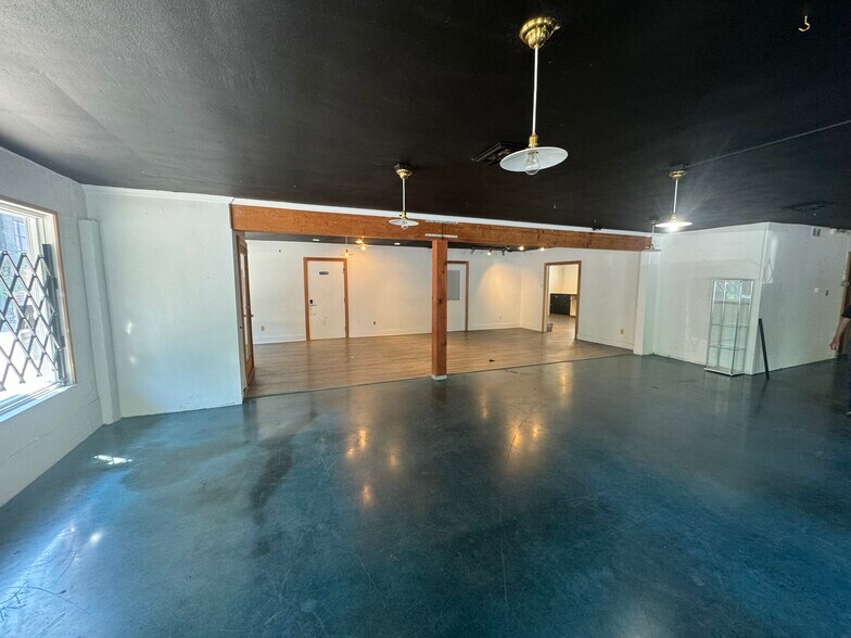 More Photos Of 1033-1037 SE Ash St, Portland Office For Lease