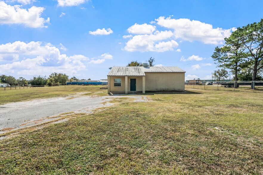 More Photos Of 1425 State Highway 75 N, Huntsville Office For Lease