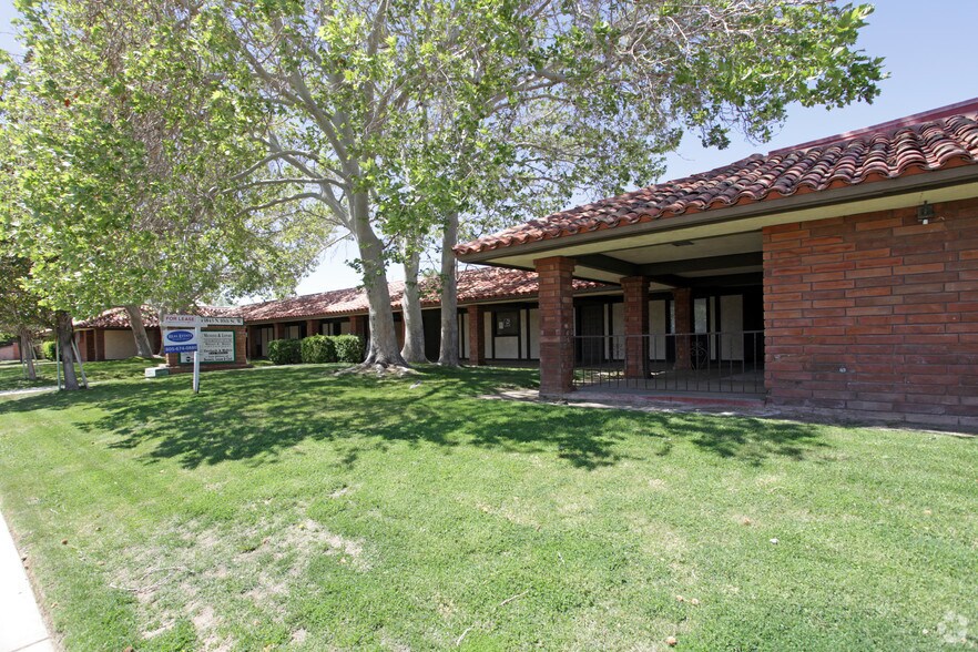 More Photos Of 43823-43843 10th St W, Lancaster Medical For Lease