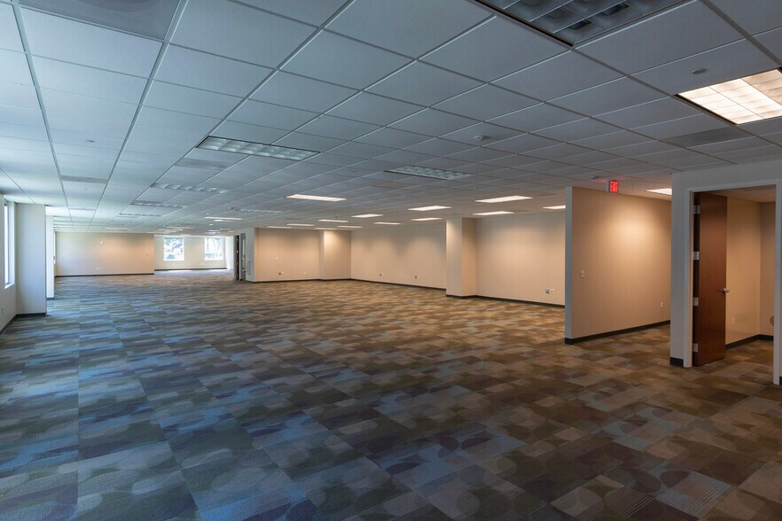 More Photos Of 9850 NW 41st St, Doral Unknown For Lease