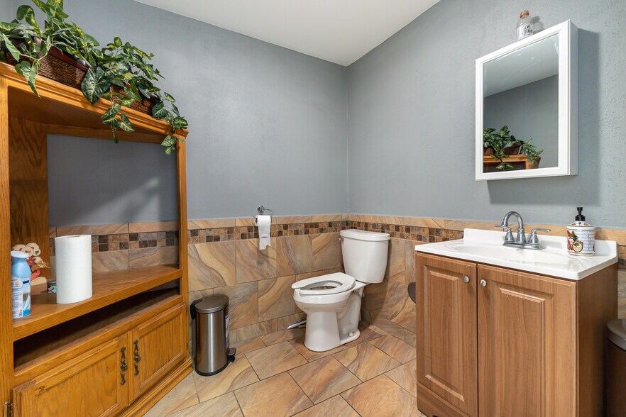 More Photos Of 128 W 8th St, Monroe General Retail For Sale