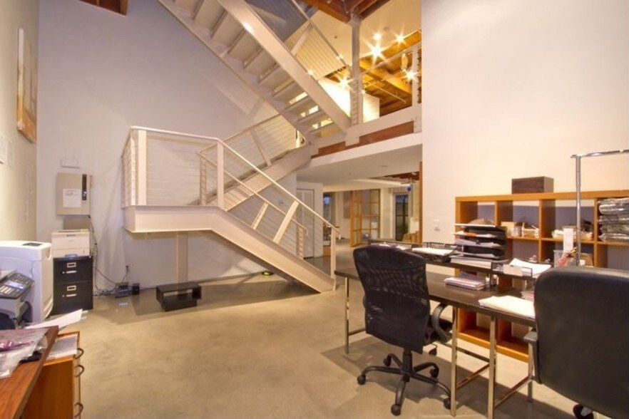 More Photos Of 2100 Abbot Kinney Blvd, Venice Office For Lease