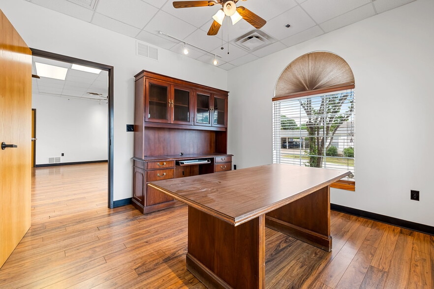 More Photos Of 1515 E Belt Line Rd, Carrollton Office Residential For Sale