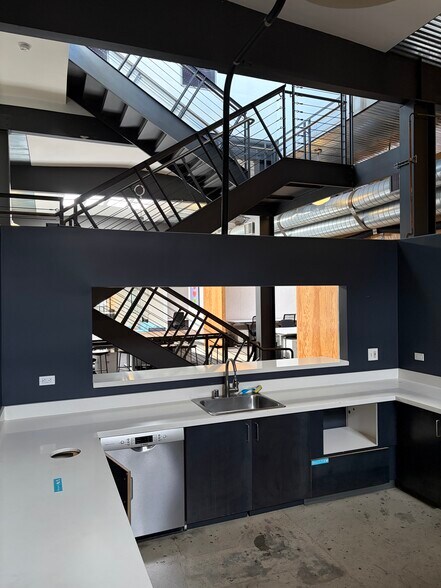 More Photos Of 248 Main St, Venice Light Distribution For Lease