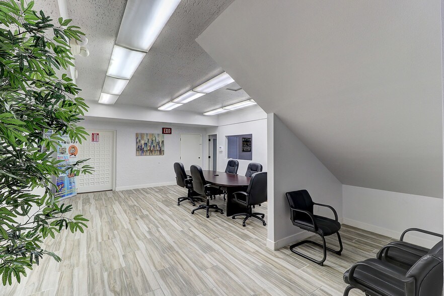 More Photos Of 5901 W Indian School Rd, Phoenix Medical For Sale