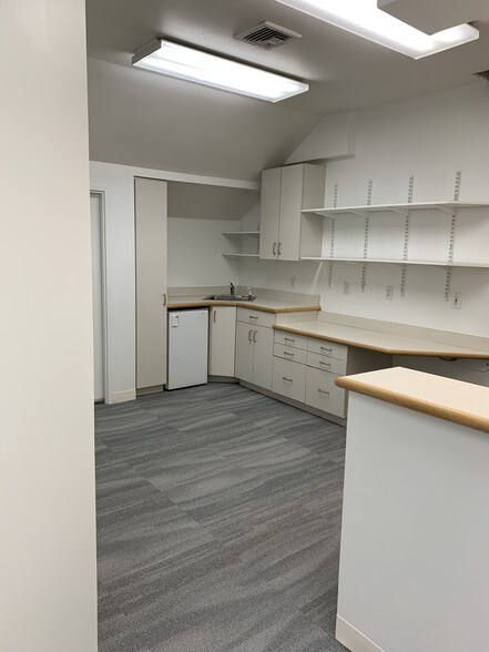 More Photos Of 422 Worcester St, Wellesley Medical For Lease