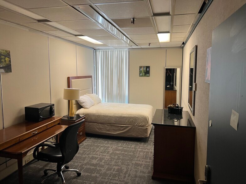 More Photos Of 136 Center St, Old Town Office For Sale