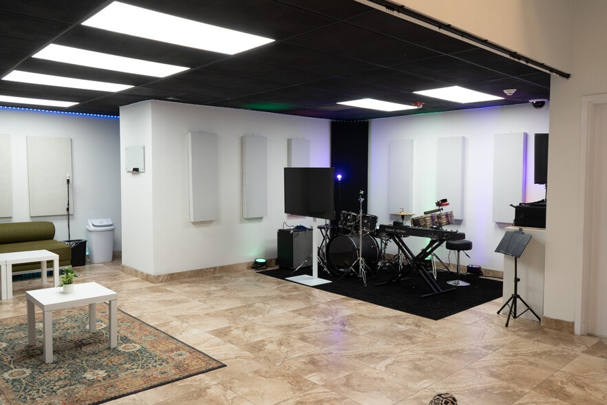 More Photos Of 14066 NW 82nd Unit #8-a Ave, Miami Lakes Sports And Entertainment For Sale