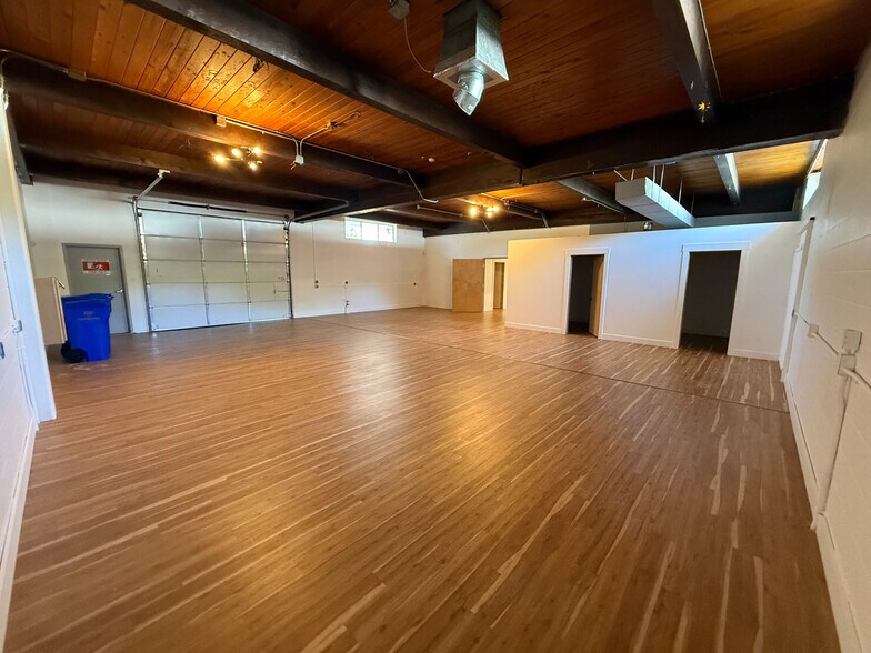 More Photos Of 1132 SE Salmon St, Portland Warehouse For Sale