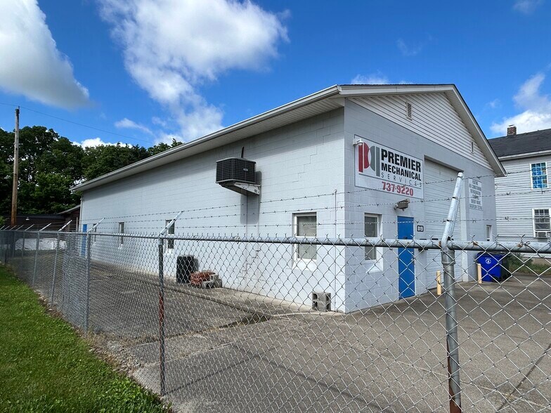 More Photos Of 819 Maple Ave, Hamilton Light Manufacturing For Sale