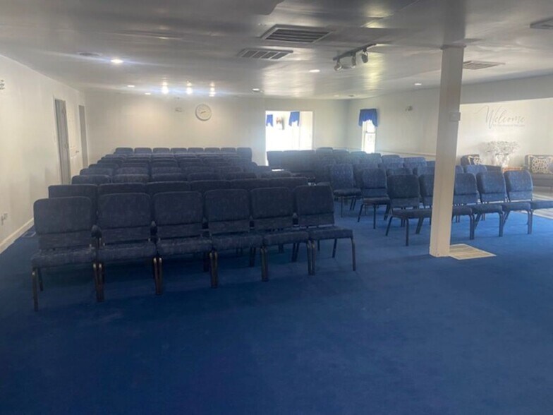 More Photos Of 109 Fontaine Dr, Ridgeway Funeral Home For Sale