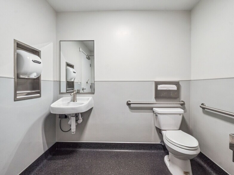 More Photos Of 949-999 W State Road 434, Longwood General Retail For Lease