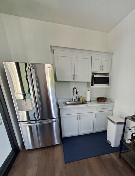 More Photos Of 402 S Elmwood Ave, Medina Freestanding For Sale