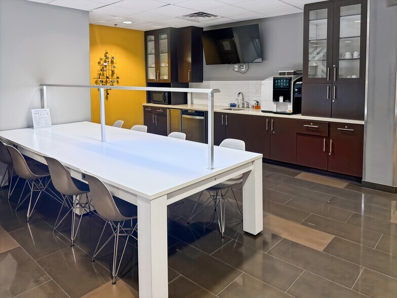 More Photos Of 500 N Rainbow Blvd, Las Vegas Coworking Space