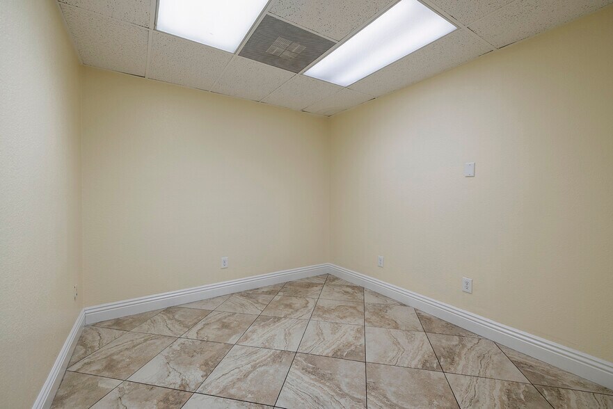 More Photos Of 2950 E Flamingo Rd, Las Vegas Office For Sale