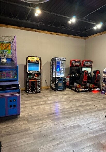 More Photos Of 512 Barrett Blvd, Henderson Freestanding For Sale