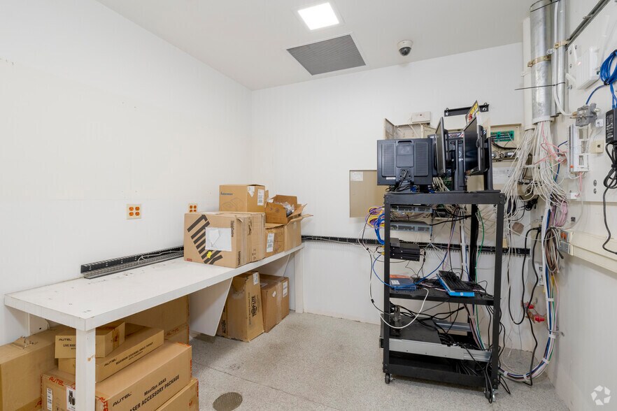 More Photos Of 1202 W University Dr, Mesa Freestanding For Lease
