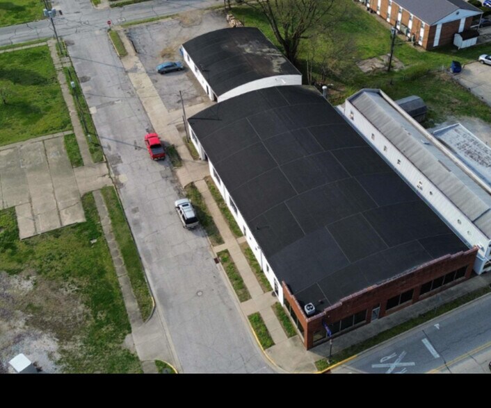 More Photos Of 717 N 2nd St, Vincennes Warehouse For Lease