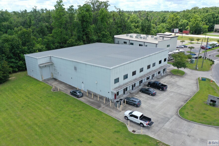 More Photos Of 28 W Chatham Ct, Garden City Warehouse For Lease