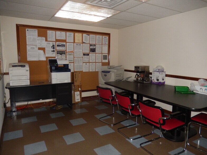 More Photos Of 80 Grace Dr, Hurricane Warehouse For Lease