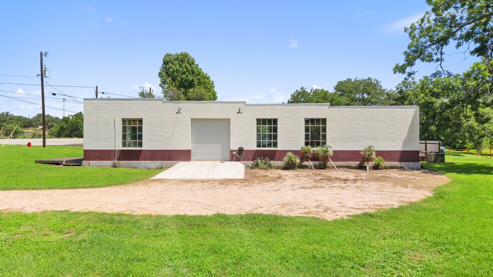 More Photos Of 404 Nugent ave, Johnson City Flex For Sale