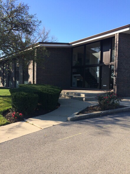 More Photos Of 456 W Frontage Rd, Northfield Office For Sale