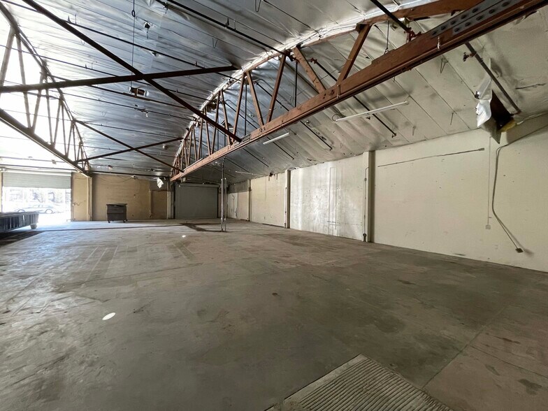 More Photos Of 3049 La Cienega Blvd, Culver City Warehouse For Lease