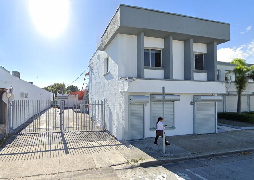 More Photos Of 2390 NW 7th St, Miami Medical For Sale