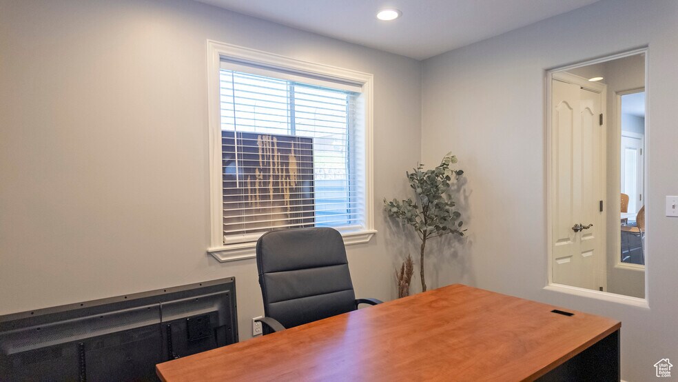 More Photos Of 11576 S State St, Draper Medical For Lease